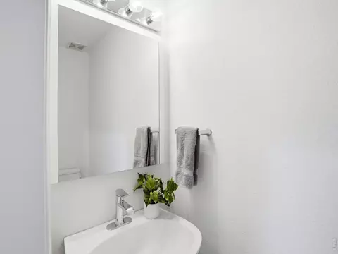 Bath - 4852 10th St, Boulder, CO 80304 photo 1 of 4
