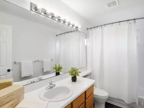 Bath - 4852 10th St, Boulder, CO 80304 photo 4 of 4
