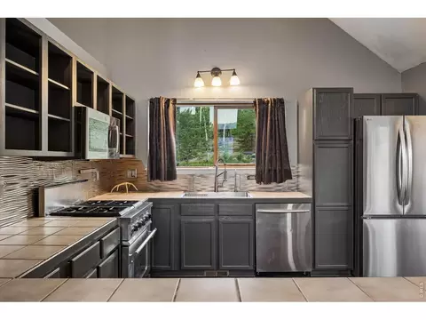 Kitchen - 76 Highlands Dr, Bailey, CO 80421 photo 2 of 3