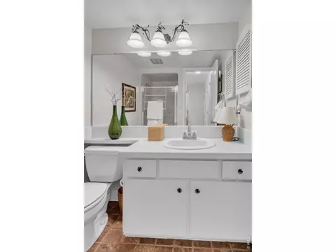 Bath - 2365 Juniper Ave, Boulder, CO 80304 photo 3 of 4