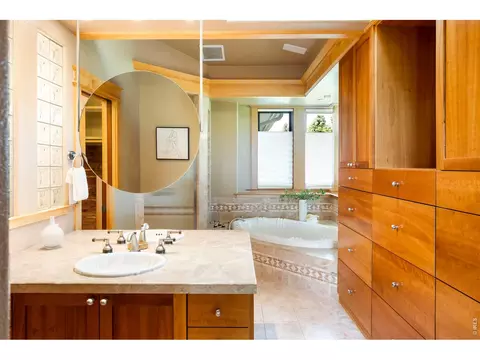 Bath - 5355 Westridge Dr, Boulder, CO 80301 photo 3 of 5