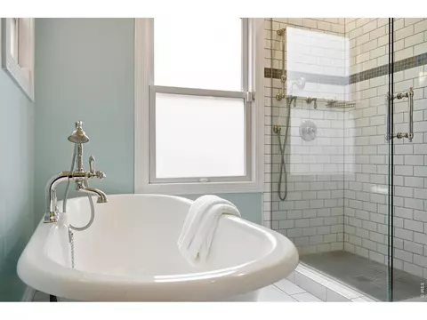 Bath - 616 Pine St, Boulder, CO 80302 photo 2 of 5
