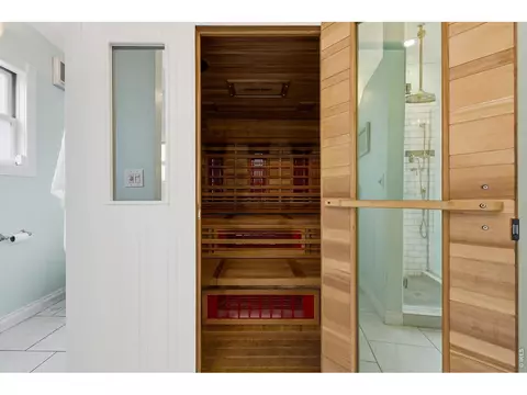 Bath - 616 Pine St, Boulder, CO 80302 photo 3 of 5