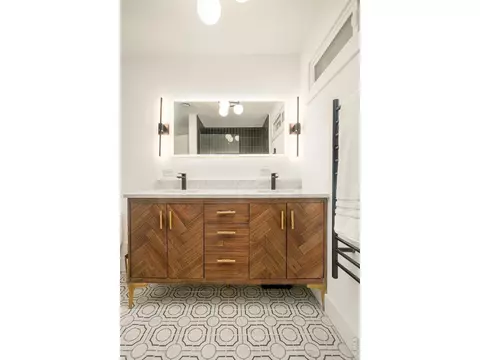 Bath - 4410 N 51st St, Boulder, CO 80301 photo 3 of 5