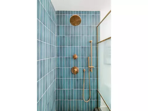 Bath - 4410 N 51st St, Boulder, CO 80301 photo 2 of 5