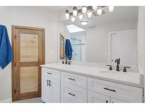 Bath - 2938 Kalmia Ave #24, Boulder, CO 80301 photo 2 of 3
