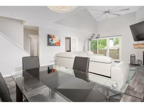 Dining - 2938 Kalmia Ave #24, Boulder, CO 80301 photo 2 of 2