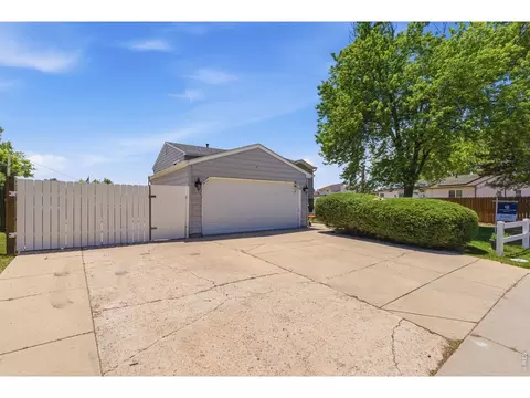 Exterior - 4230 E 125th Ave, Thornton, CO 80241 photo 3 of 8