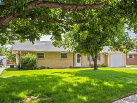Exterior - 820 10th St, Berthoud, CO 80513 photo 2 of 3