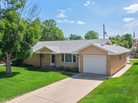 Exterior - 820 10th St, Berthoud, CO 80513 photo 3 of 3