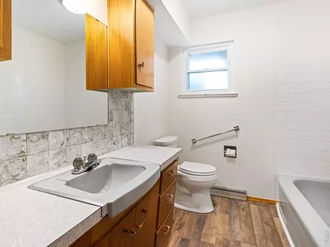 Bath - 820 10th St, Berthoud, CO 80513 photo 1 of 1