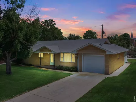 820 10th St, Berthoud, CO 80513