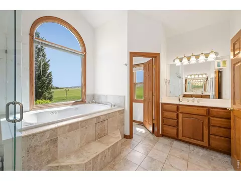 Bath - 4980 Getaway Dr, Berthoud, CO 80513 photo 2 of 5