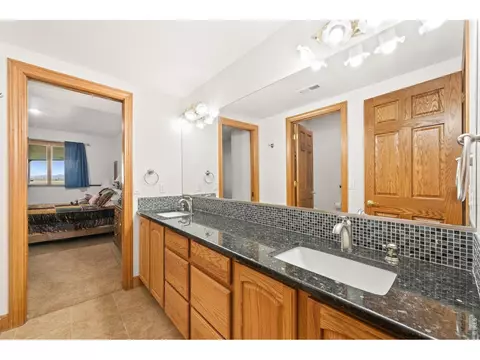 Bath - 4980 Getaway Dr, Berthoud, CO 80513 photo 4 of 5