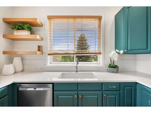 Kitchen - 1012 Steamboat Valley Rd, Lyons, CO 80540 photo 2 of 3