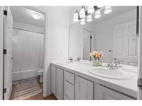 Bath - 5397 Wild Dunes Ct, Boulder, CO 80301 photo 4 of 5
