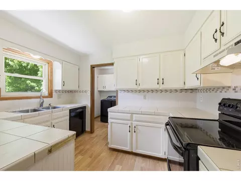Kitchen - 2901 Killarney Dr, Laporte, CO 80535 photo 4 of 6