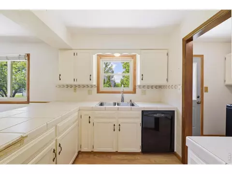 Kitchen - 2901 Killarney Dr, Laporte, CO 80535 photo 5 of 6