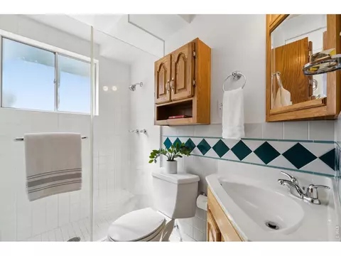 Bath - 727 Ithaca Dr, Boulder, CO 80305 photo 2 of 2