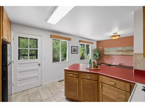 Kitchen - 727 Ithaca Dr, Boulder, CO 80305 photo 1 of 3