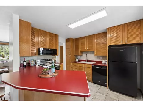 Kitchen - 727 Ithaca Dr, Boulder, CO 80305 photo 3 of 3