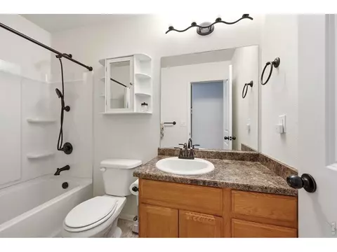 Bath - 987 Axis Dr, Windsor, CO 80550 photo 2 of 2