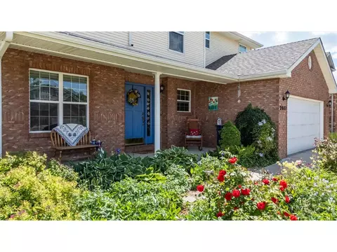 2607 Falcon Dr, Longmont, CO 80503