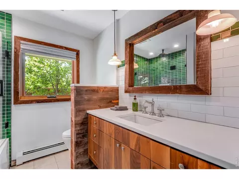 Bath - 2610 Lloyd Cir, Boulder, CO 80304 photo 3 of 4