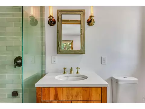 Bath - 2610 Lloyd Cir, Boulder, CO 80304 photo 2 of 4