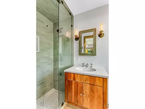 Bath - 2610 Lloyd Cir, Boulder, CO 80304 photo 1 of 4