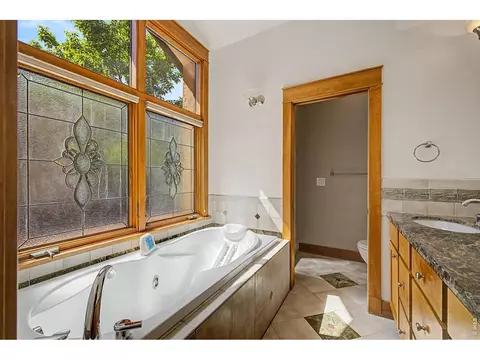 Bath - 610 Streamside Ln, Boulder, CO 80302 photo 2 of 5