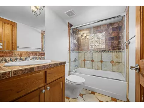 Bath - 610 Streamside Ln, Boulder, CO 80302 photo 1 of 5