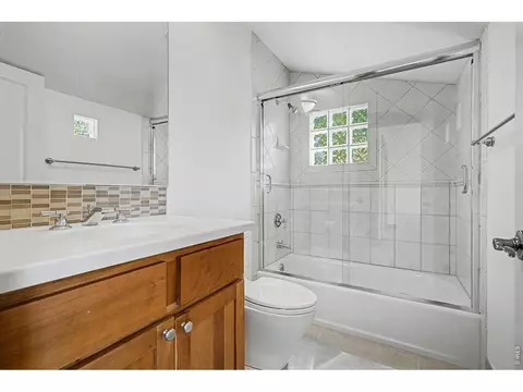 Bath - 610 Streamside Ln, Boulder, CO 80302 photo 4 of 5