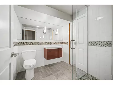 Bath - 610 Streamside Ln, Boulder, CO 80302 photo 5 of 5