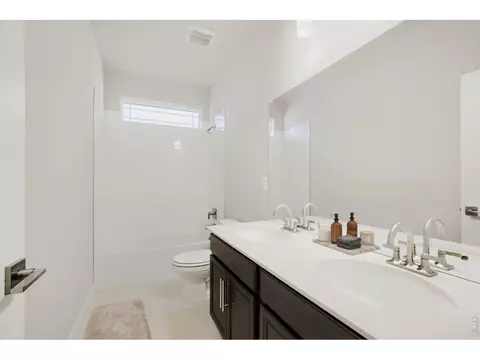 Bath - 246 Sugar Beet Ln, Berthoud, CO 80513 photo 3 of 3