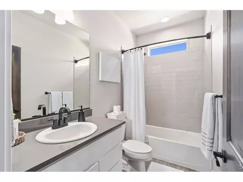 Bath - 1815 Holloway Dr, Windsor, CO 80550 photo 4 of 5