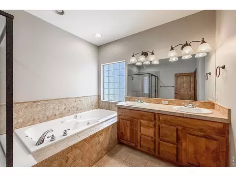 Bath - 1986 E Seadrift Dr, Windsor, CO 80550 photo 2 of 5