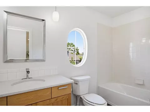 Bath - 6915 Saint Thomas Dr, Fort Collins, CO 80525 photo 3 of 3