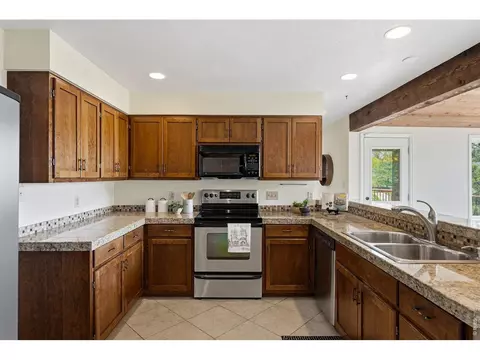 Kitchen - 607 N Cedar Brook Rd, Boulder, CO 80304 photo 2 of 2
