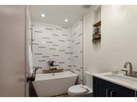Bath - 1893 Colard Ln, Lyons, CO 80540 photo 5 of 7
