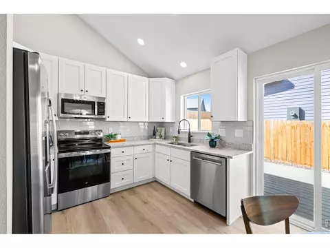 Kitchen - 17419 E Whitaker Dr, Aurora, CO 80015 photo 3 of 5