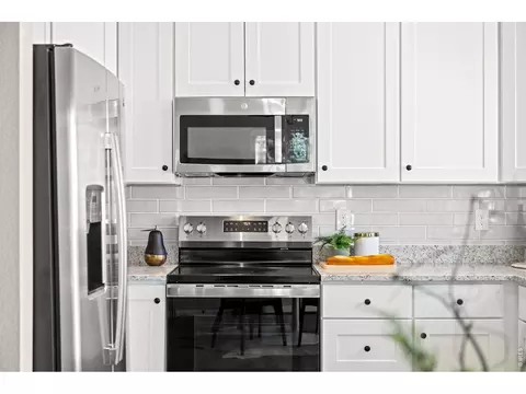 Kitchen - 17419 E Whitaker Dr, Aurora, CO 80015 photo 4 of 5