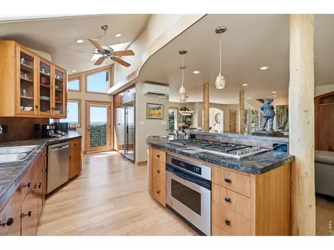 Kitchen - 2881 N Lakeridge Trl, Boulder, CO 80302 photo 3 of 4