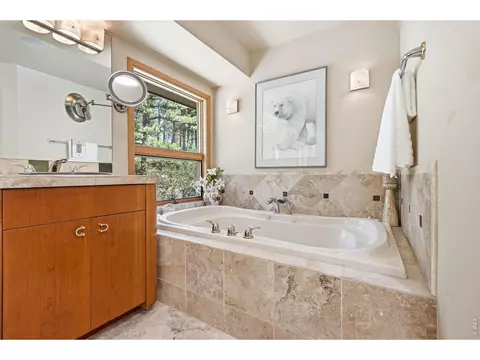 Bath - 2881 N Lakeridge Trl, Boulder, CO 80302 photo 2 of 3