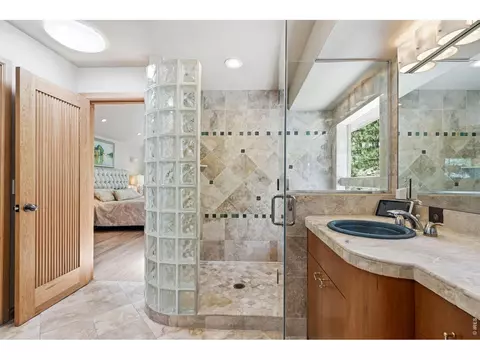 Bath - 2881 N Lakeridge Trl, Boulder, CO 80302 photo 3 of 3