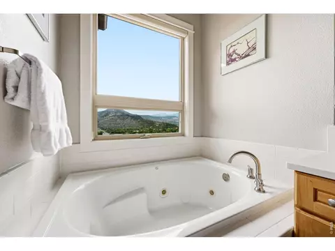 Bath - 814 Mountain View Dr, Lyons, CO 80540 photo 3 of 9