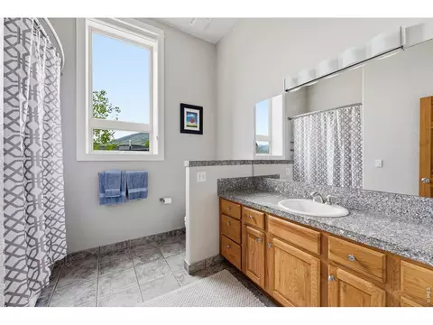 Bath - 814 Mountain View Dr, Lyons, CO 80540 photo 6 of 9
