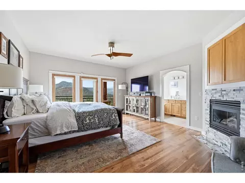 Bedroom - 814 Mountain View Dr, Lyons, CO 80540 photo 2 of 9