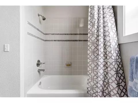 Bath - 814 Mountain View Dr, Lyons, CO 80540 photo 8 of 9