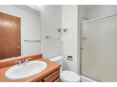 Bath - 4268 Corriente Pl, Boulder, CO 80301 photo 1 of 3